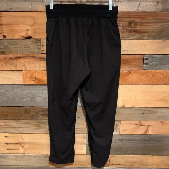 Lululemon Beyond the Studio Drawstring Crop Pants Black Size 6 Athleisure Travel - Picture 15 of 16